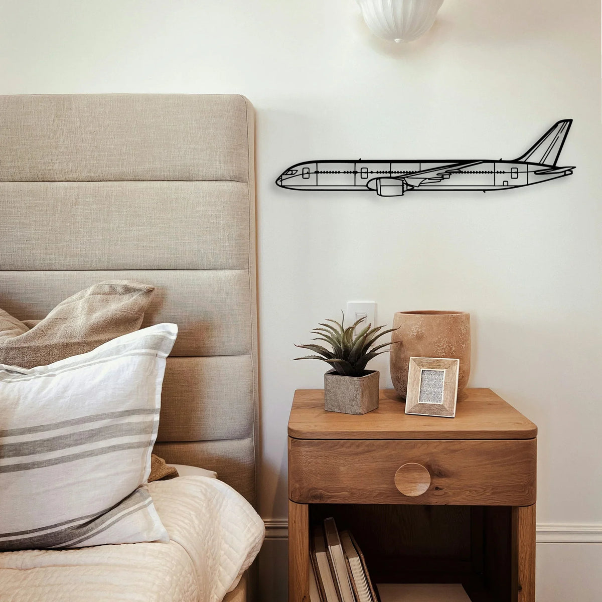 B787 Dreamliner Classic Aircraft Silhouette Metal Wall Art - Tinvibe